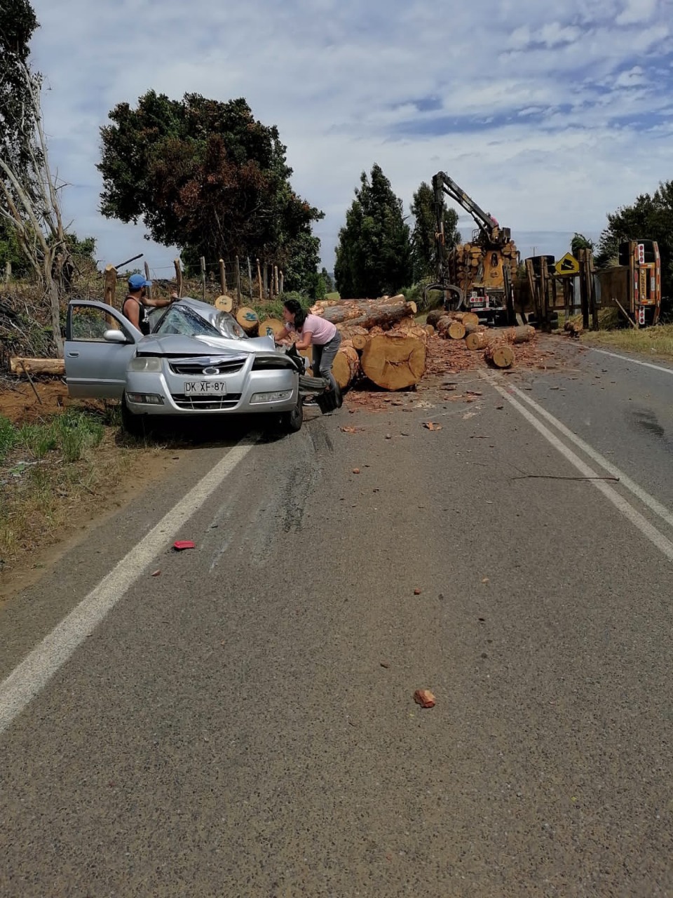Desprendimiento de carga de madera con grandes dimensiones deja