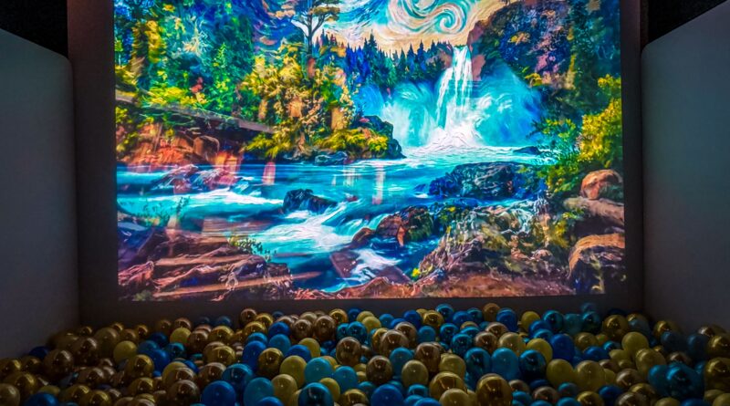 Este domingo Mamá entra Gratis en Van Gogh en Vivo: El panorama imperdible del otoño en Santiago