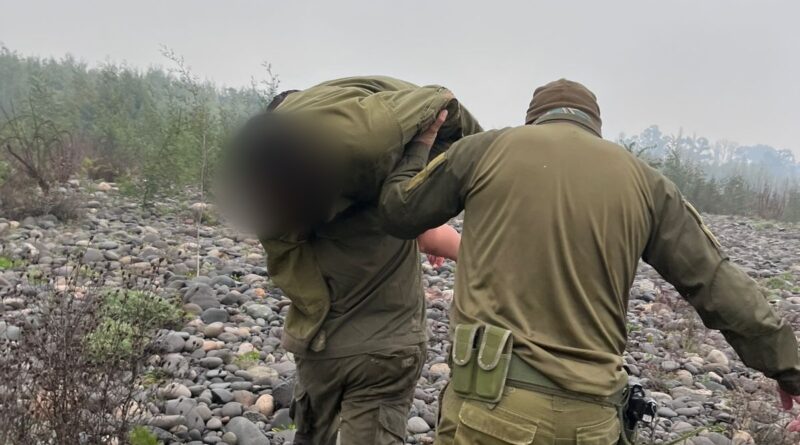 Carabineros de Temuco salvan a mujer que se lanzó desde el Puente Treng Treng Kay Kay