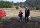 Francisco Ljubetic encabeza entrega de ayudas a familias y comunidades rurales de Melipeuco