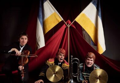 “Carrera” de Tryo Teatro Banda llega este sábado al Teatro Municipal de Temuco con teatro, música y humor