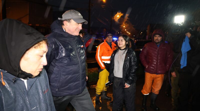 Ministro Ivan Poduje lidera despliegue en La Araucanía y anuncia soluciones habitacionales para familias damnificadas