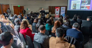 Inteligencia artificial llega a la educación municipal de Temuco: directores reciben capacitación especializada