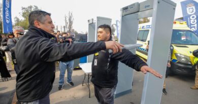 Pórticos detectores de metales: la tecnología que busca reforzar la seguridad en las fondas