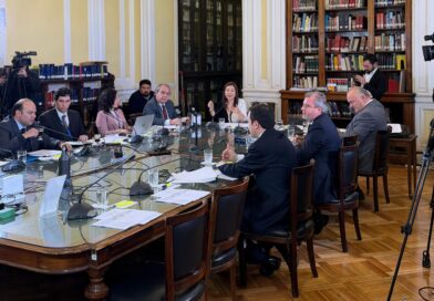 Becker logra que programas de talentos académicos vuelvan al presupuesto 2027