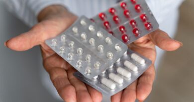 Venta de medicamentos fuera de farmacias: académicos advierten riesgos de automedicación e intoxicaciones