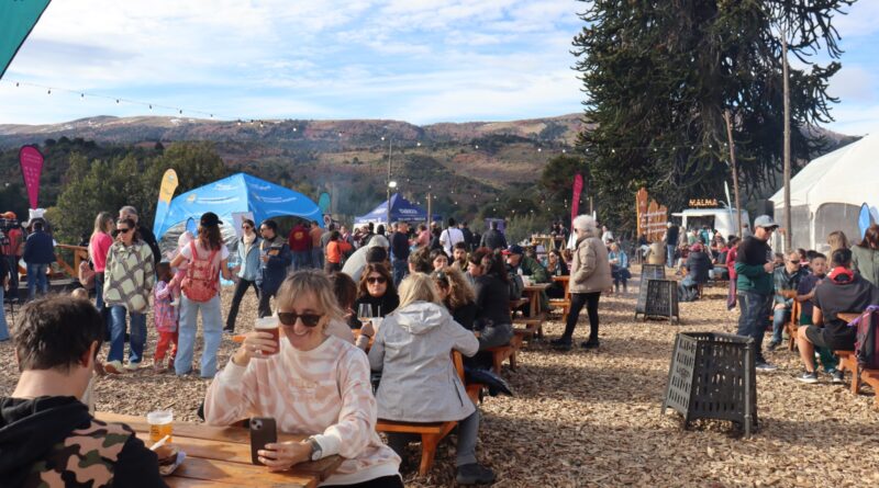 Villa Pehuenia Moquehue prepara feria gastronómica “A la Mesa!” frente al lago Aluminé